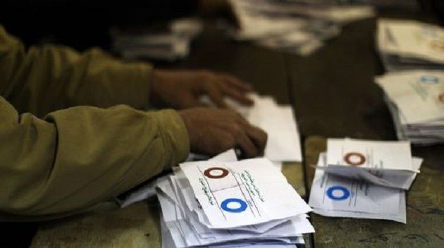 مصر : لجنة الإنتخابات تعلن رسميّا إقرار الدستور الجديد