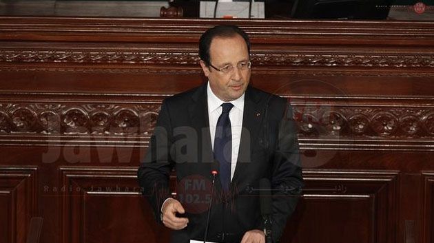 فرنسوا هولاند  يهنّئ الشعب التونسي بالدستور الجديد