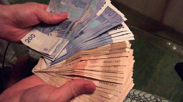 التحقيق مع 20 متهما بينهم إمرأة وليبي أدخلوا عملات أجنبية مزيفة إلى تونس