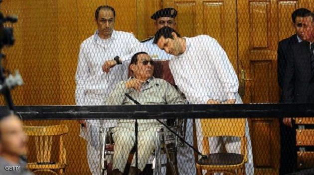 مصر : بدء محاكمة مبارك ونجليه في قضية فساد