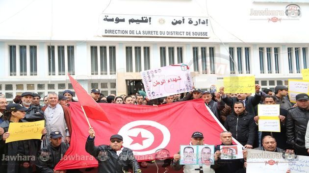سوسة : وقفة احتجاجية للمطالبة بتمكين الأمنيين من أسلحتهم الفردية