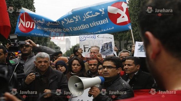 الصحفيون يحتجون أمام الداخلية ضد اعتداءات الأمنيين