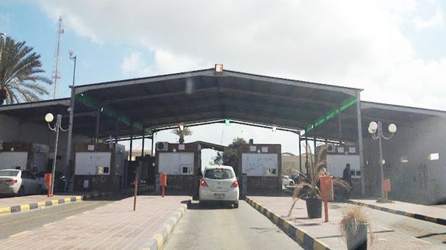 احتجاز 3 تونسيين بليبيا وحالة من الإحتقان بمعبر راس جدير الحدودي