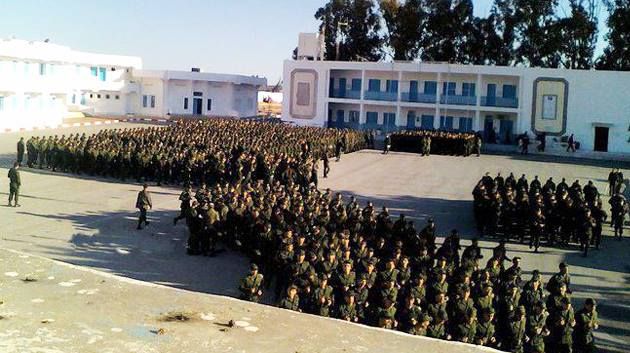 مهدي جمعة يؤدي زيارة إلى المدرسة الوطنية للحرس الوطني في بئر بورقبة