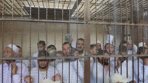 مصر : الحكم بالإعدام على 37 إخوانيا والمؤبد لـ491 وإحالة 683 إلى المفتي