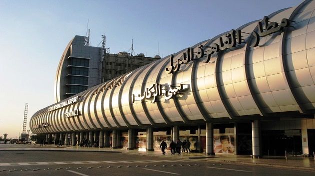 مصر : احتجاز سيدتين بمطار القاهرة للاشتباه في إصابتهما بفيروس كورونا