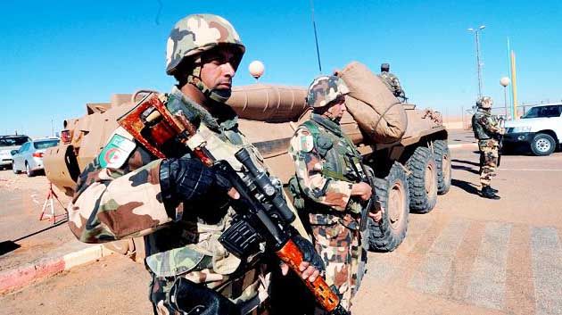 الجيش الجزائري يوقف 20 ليبيا مسلحا