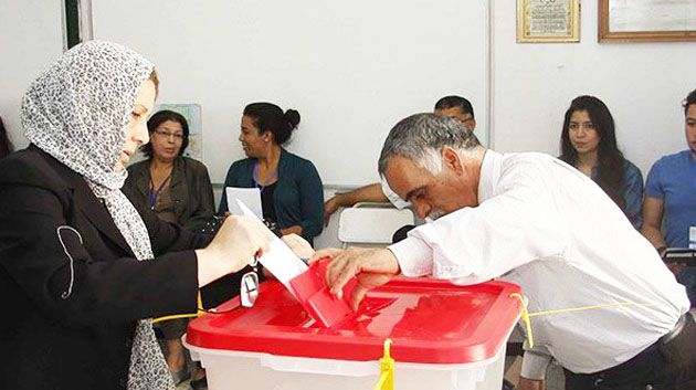 الانتخابات : 17 بالمائة فقط من النساء بالوسط الريفي سيدلين بأصواتهن