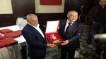 حسين العباسي يكرم عبد السلام جراد 