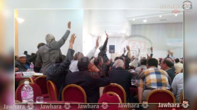 في اجتماع التعريف بالدستور بالكاف : حضور شعار ديقاج واتهامات بإهدار المال العام
