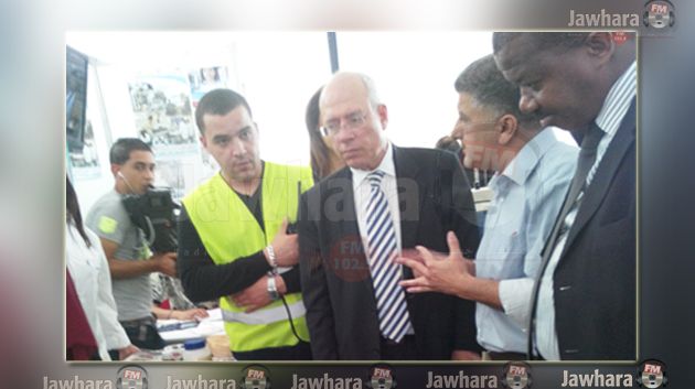  وزير التكوين المهني و التشغيل  حافظ العموري في افتتاح خيمة حول التكوين المهني بتطاوين