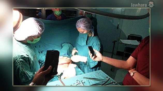 بمستشفى فرحات حشاد بسوسة : عملية قيصرية على ضوء الهواتف الجوالة