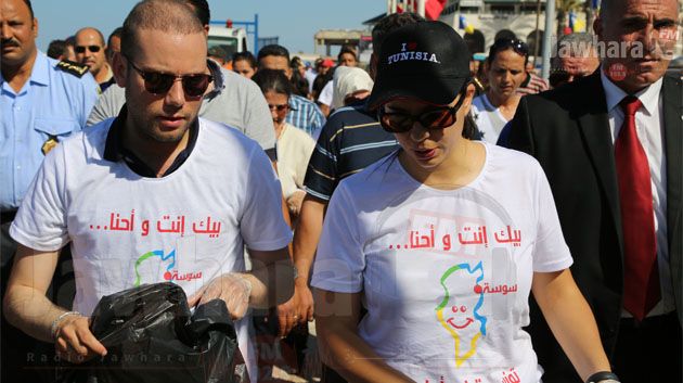 أمال كربول تشارك في حملة نظافة نظمها النجم الساحلي بشاطئ بوجعفر