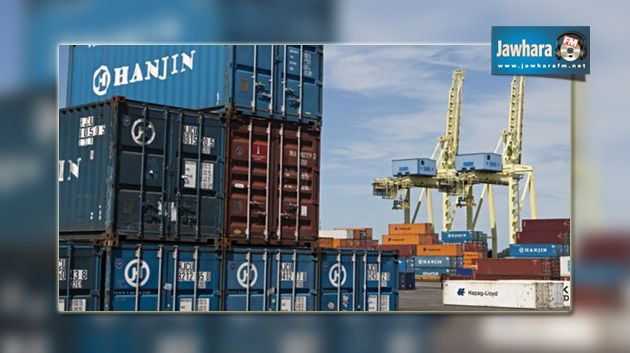 اعتصام مفتوح لعدد من التجار أمام مقر الديوانة احتجاجا على احتجاز بضائعهم