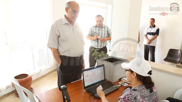 حمادي الجبالي في مكتب التسجيل للانتخابات
