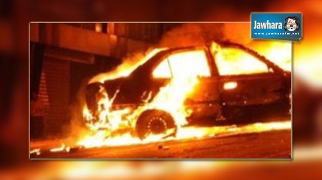الكاف : مجهولون يضرمون النار في سيارة ادارية وجرار تابع للبلدية