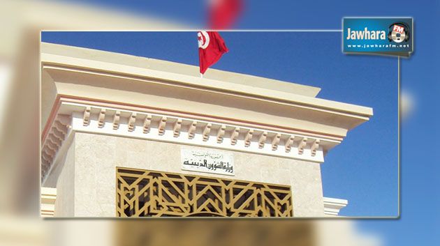 نقابة الوعاظ وموظفي وزارة الشؤون الدينية تدعو الحكومة للتراجع عن قرار غلق المساجد