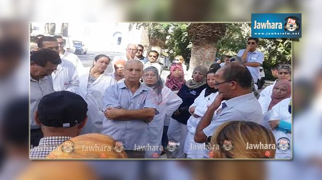  القيروان : وقفة احتجاجية لأطباء مستشفى بن الجزار