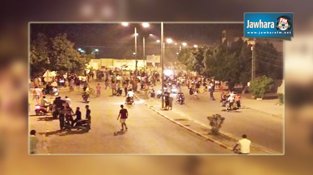مساكن : محتجون يحاولون اقتحام مركز الأمن باستعمال