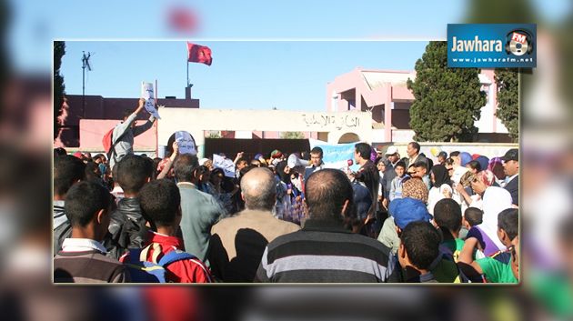 جندوبة : وقفة احتجاجية للإطار التربوي بإحدى المدارس الإعدادية ببوسالم