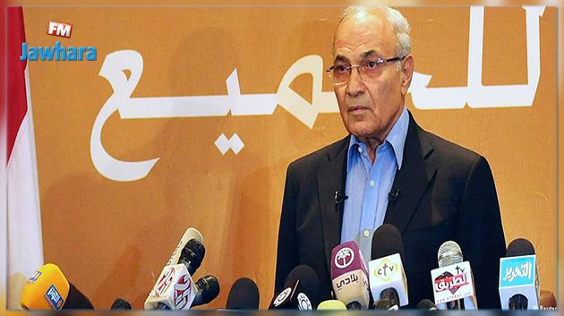 الإمارات تمنع رئيس وزراء مصري سابق من السفر؟