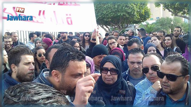 أصحاب محلات الملابس الجاهزة بصفاقس يطالبون الدولة بإنقاذهم