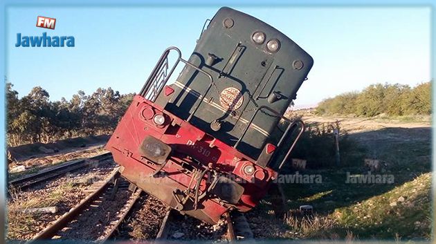 قفصة : خروج قاطرة لنقل الفسفاط عن السكة