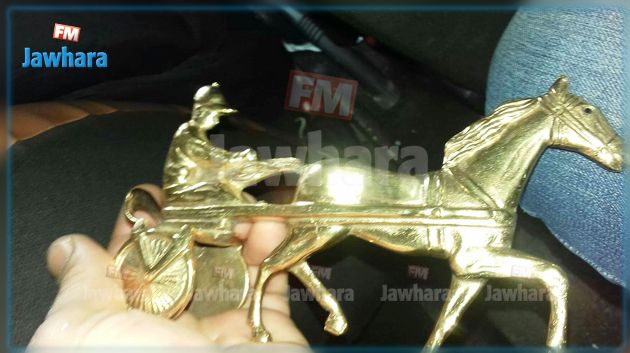 في محطة باب سعدون بالعاصمة : حجز قطع أثرية وأحجار كريمة ومخطوطات