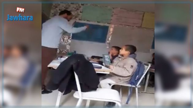 اعتدى بالعنف الشديد على تلاميذ صغار :