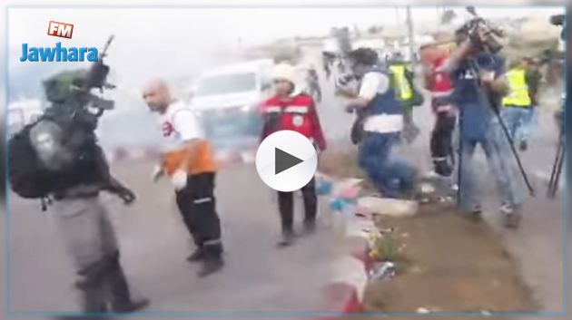 فيديو : قوات الاحتلال تمنع أطباء من إسعاف جرحى فلسطينيين