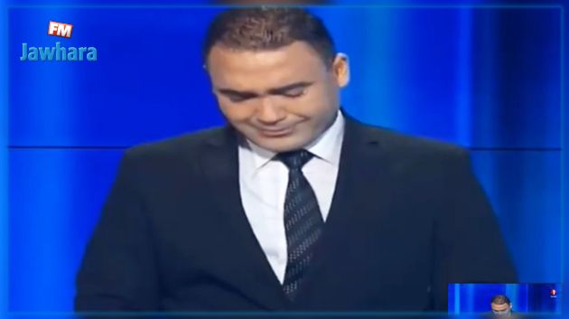 فيديو : مذيع الوطنية الأولى ينهار باكيا ويعجز عن إتمام تقديم النشرة متأثرا بخبر وفاة زميله 