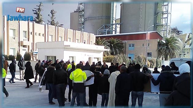 تواصل أزمة الإسمنت الأبيض يهدد القدرة الشرائية للفئات الضعيفة