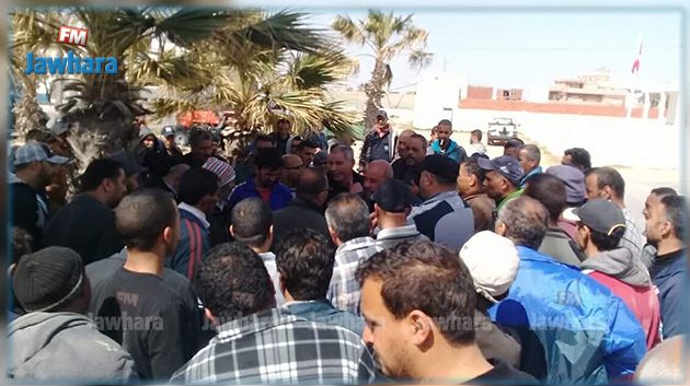 الشابة : البحارة في وقفة احتجاجية‎