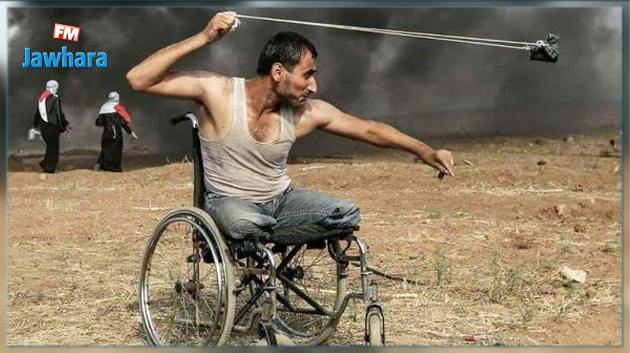فادي أبوصلاح.. ما قصّة الشاب الفلسطيني الذي تحدّى رصاص الاحتلال بجسده المبتور؟