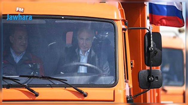  بوتين يدشّن أكبر جسر في أوروبا وهو يقود شاحنة 