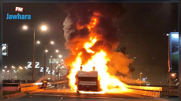 أثناء الإحتفال بالتتويج : جماهير فريق صربي تشعل النار بالخطأ في حافلة النادي