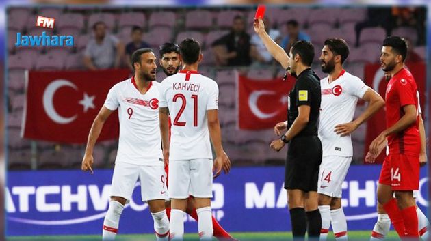لماذا تهجم اللاعب التركي توزون على جماهير منتخب بلاده؟