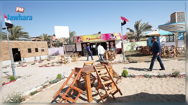 فلسطيني يحوّل قنابل الغاز الإسرائيلية إلى قطع فنيّة