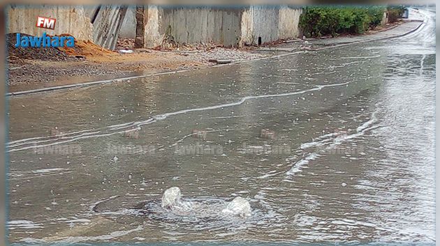العلا : الأمطار تعزل منطقة 
