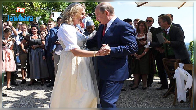 بوتين يراقص وزيرة الخارجية النمساوية في حفل زفافها (فيديو)