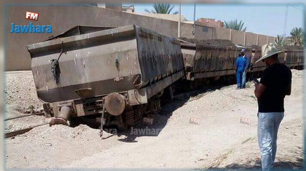 بالصور : خروج قطار لنقل الفسفاط عن السكة في المتلوي