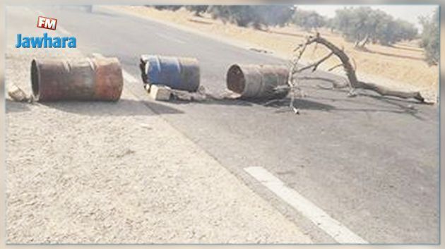 بسبب انقطاع الماء الصالح للشرب : اغلاق طريق في زغوان