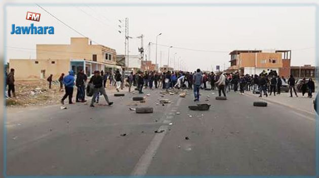 جلمة : محتجون يغلقون الطريق ويطالبون بكشف حقيقة وفاة ابنهم