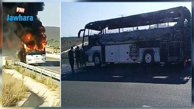 النيران تقضي على حافلة وفاق سطيف الجزائري بالكامل
