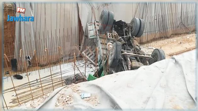 صفاقس : سقوط شاحنة في 'حزام بورقيبة'