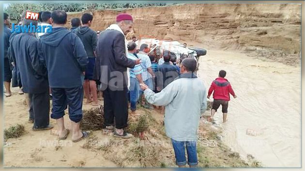 صور : تواصل البحث عن الطفل الذي جرفته الأمطار بزغوان