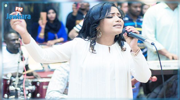 القبض على الفنانة السودانية منى مجدي بتهمة