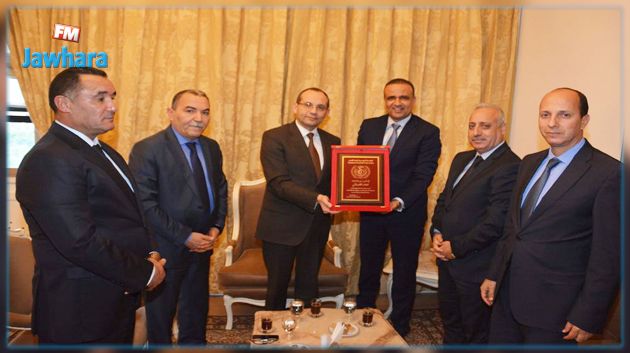 وزير الداخلية يستقبل رئيس الجامعة التونسية لكرة القدم