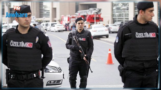 مسؤول بوزارة الداخلية التركية يكافئ شرطيا حرّر مخالفة ضد ابنته
