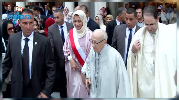 برفقة شيخة مدينة تونس : رئيس الجمهورية يشرف على موكب